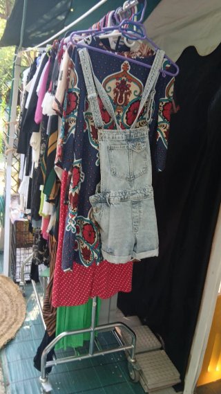 Ropa de mujer variada
