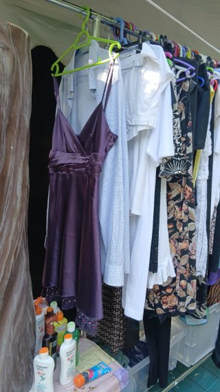 Ropa de mujer variada