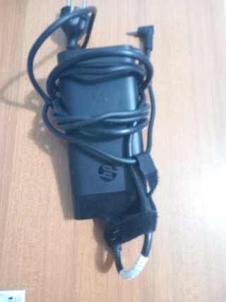 Portátil Victus para piezas + cargador