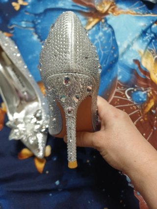 Zapatos de tacón Yasibeina plateados con pedrería