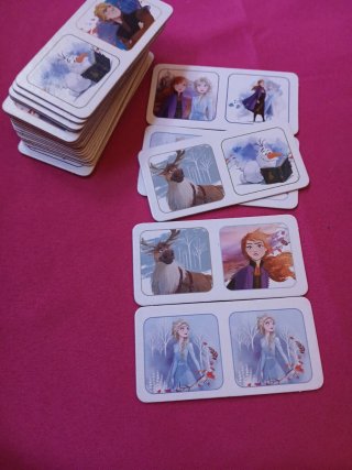 Juego de dominó con imágenes de Frozen