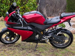 Yamaha YZF 125 R Roja y Negra