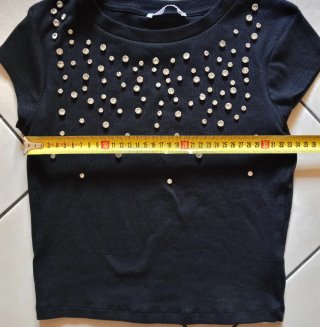T-shirt nera con strass taglia M