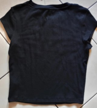 T-shirt nera con strass taglia M