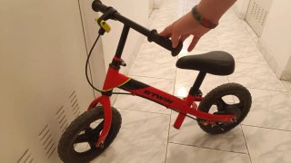 Bicicleta sin pedales Btwin Roja
