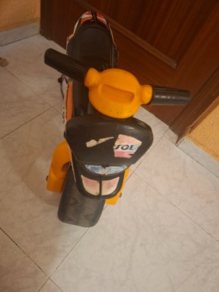 Triciclo infantil Repsol