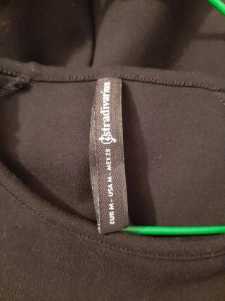 Vestido negro Stradivarius con cremalleras
