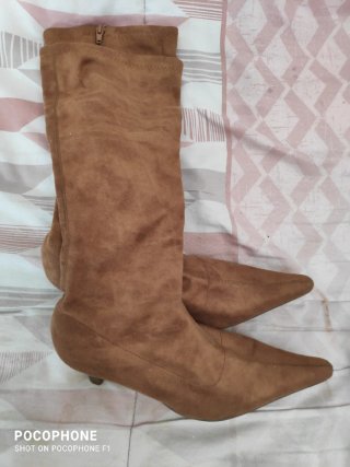 Botas elegantes tacón marrón