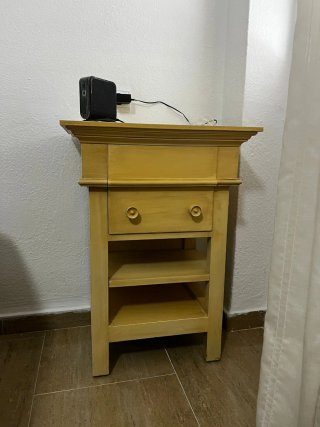 Cómoda maciza + 2 mesitas noche a juego