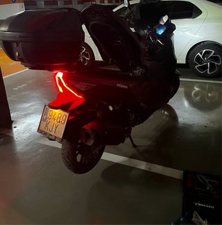 Wottan Strom 125cc Maxi Scooter Negra