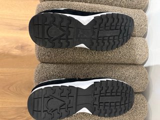 Zapatillas de seguridad Dunlop negras y rojas