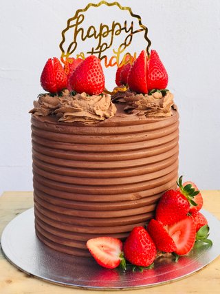 Fabricación de tartas personalizadas y frutales