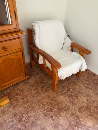 Mesa de pino con 4 sillas