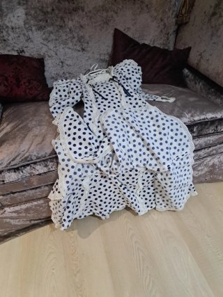 Vestido lunares blanco y azul