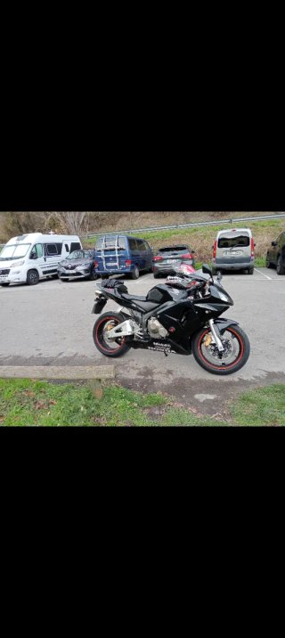 Honda CBR 600 RR 2004 Negra. 54000km.