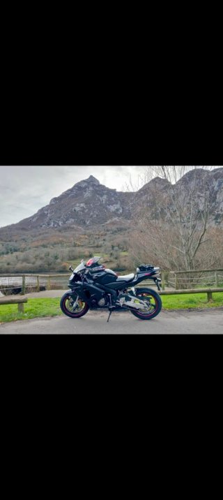Honda CBR 600 RR 2004 Negra. 54000km.