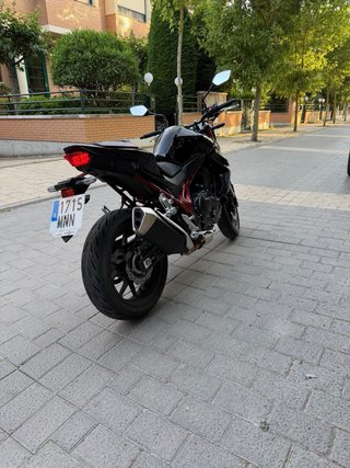 Honda CB750 Hornet 2023 Negra/Roja