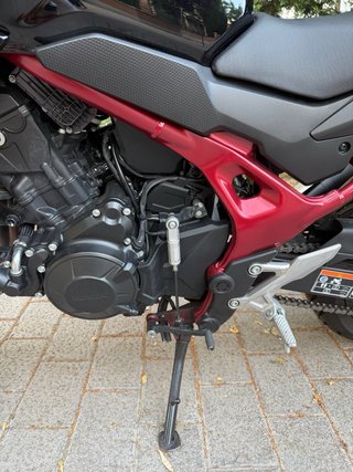 Honda CB750 Hornet 2023 Negra/Roja