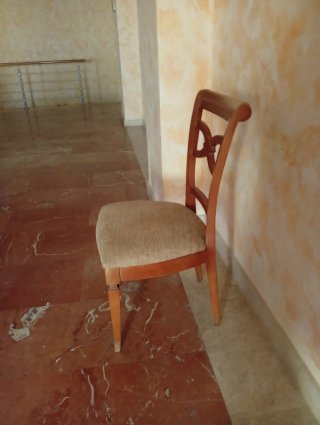 Sillas de madera con asiento de tela,