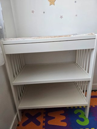 Cambiador bebé con estantes y colchón incluido
