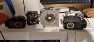 Altavoces y ventiladores de pantalla