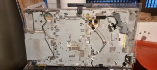 Altavoces y ventiladores de pantalla