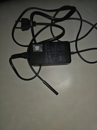 Cargador Microsoft Surface Pro 65W