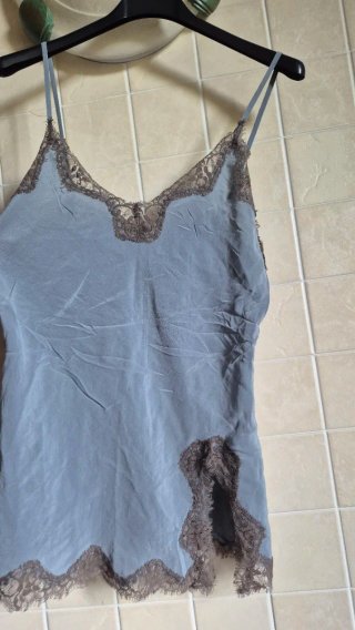 Top in pizzo blu e marrone