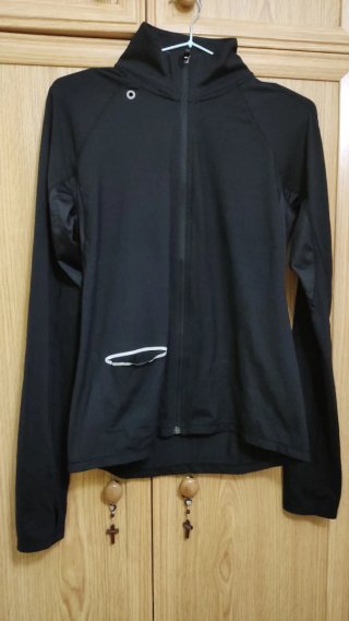 Cazadora deportiva negra