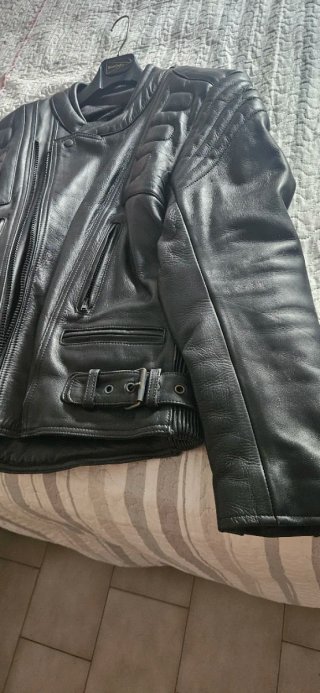 Chaqueta de cuero negra