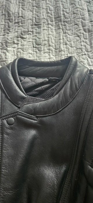Chaqueta de cuero negra