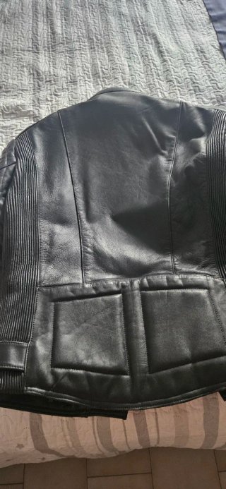 Chaqueta de cuero negra