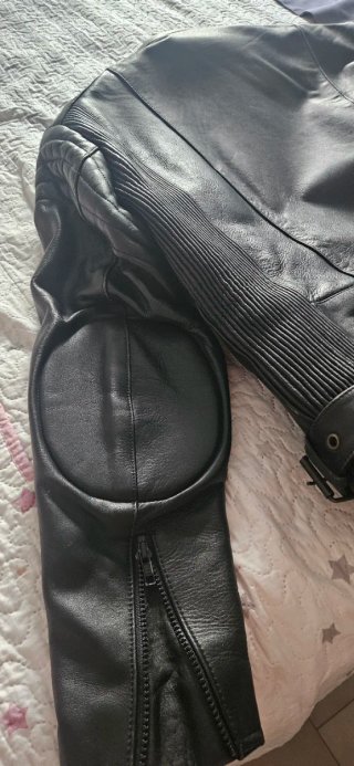 Chaqueta de cuero negra