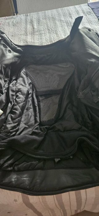 Chaqueta de cuero negra
