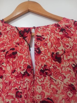 Vestido floral manga larga de seda.