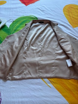 Traje de vestir beige tres piezas