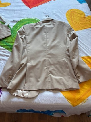 Traje de vestir beige tres piezas
