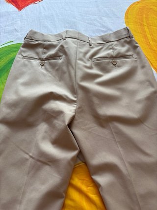 Traje de vestir beige tres piezas