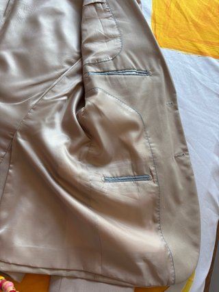 Traje de vestir beige tres piezas
