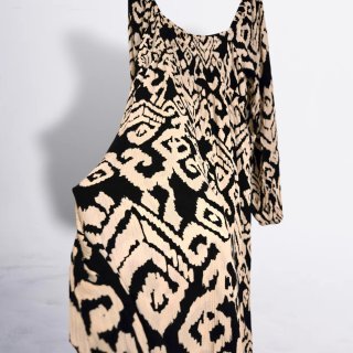 Vestido longo estampado bege e preto