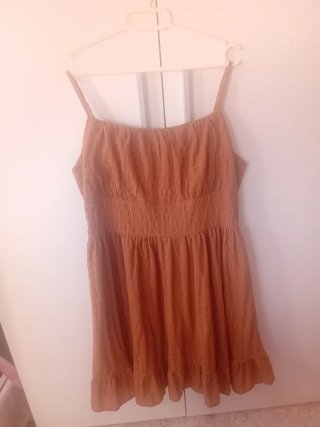 Vestido marrón de tirantes