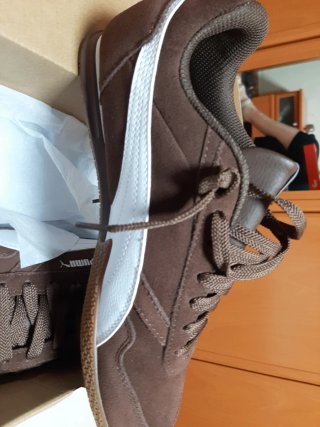Zapatillas Puma Marrones y Blancas