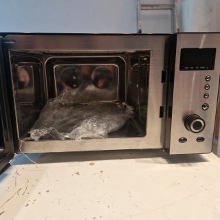 Microondas funcionando marca Daewoo