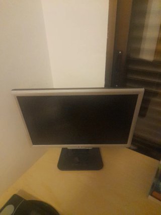 Pantalla de ordenador plata y negro