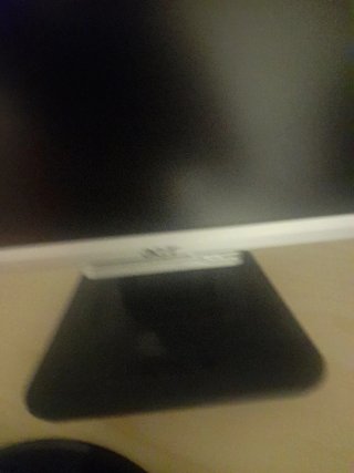 Pantalla de ordenador plata y negro