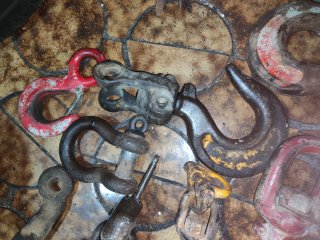Ganchos, grilletes y anclajes