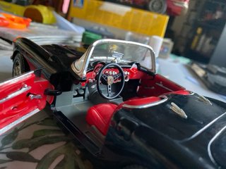 Chevrolet Corvette 1/18 Road Signature