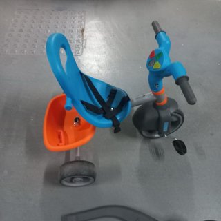 Triciclo para bebé con manillar