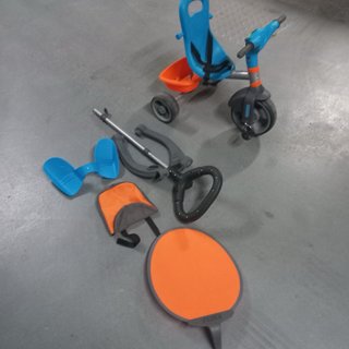 Triciclo para bebé con manillar