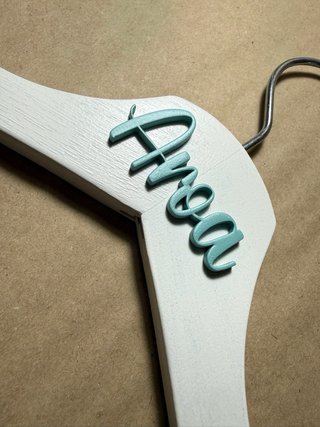 Percha madera personalizada eventos.
